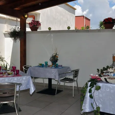 לינה וארוחת בוקר Gioia Del Salento